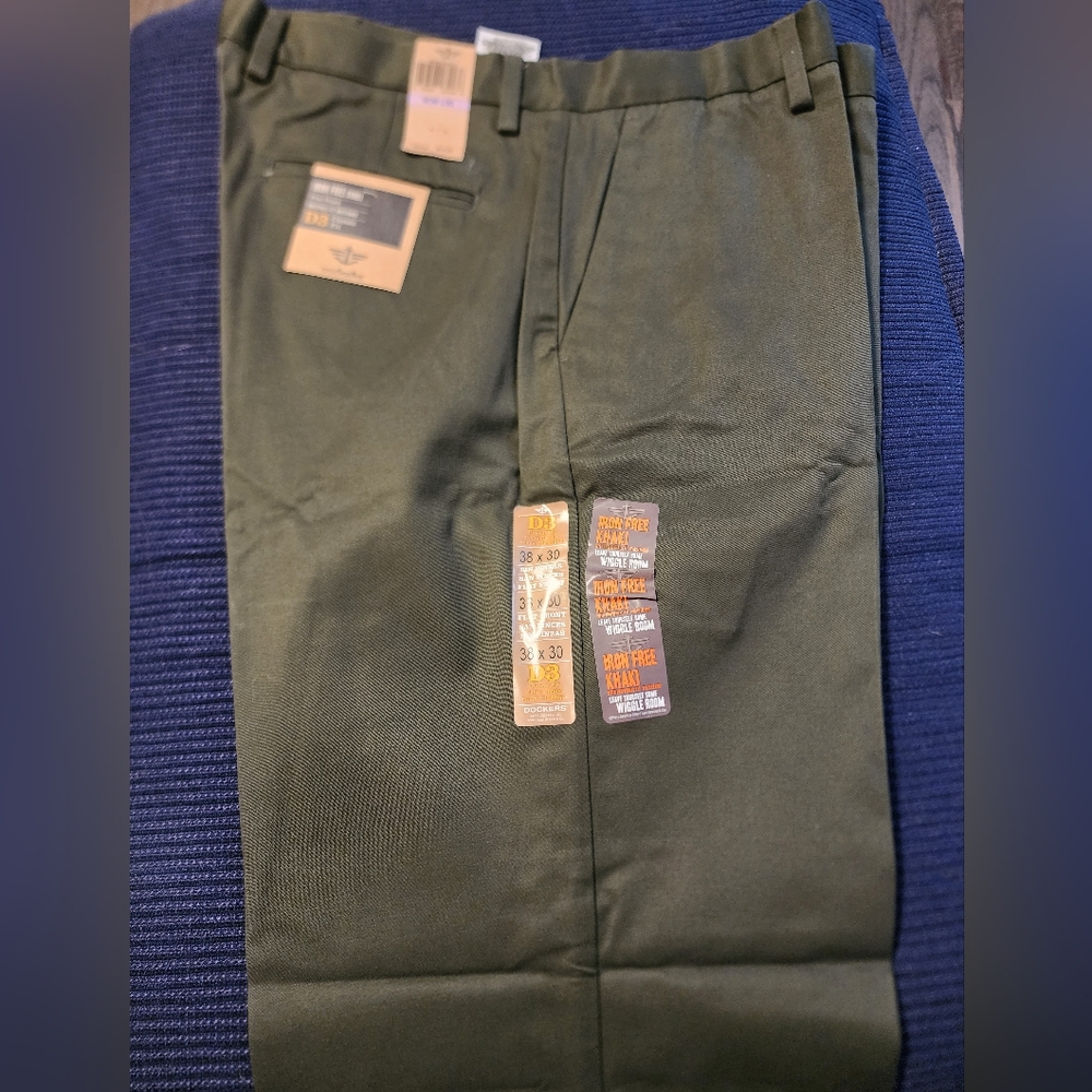 NWt Dockers Wrinkle free Green Khakis